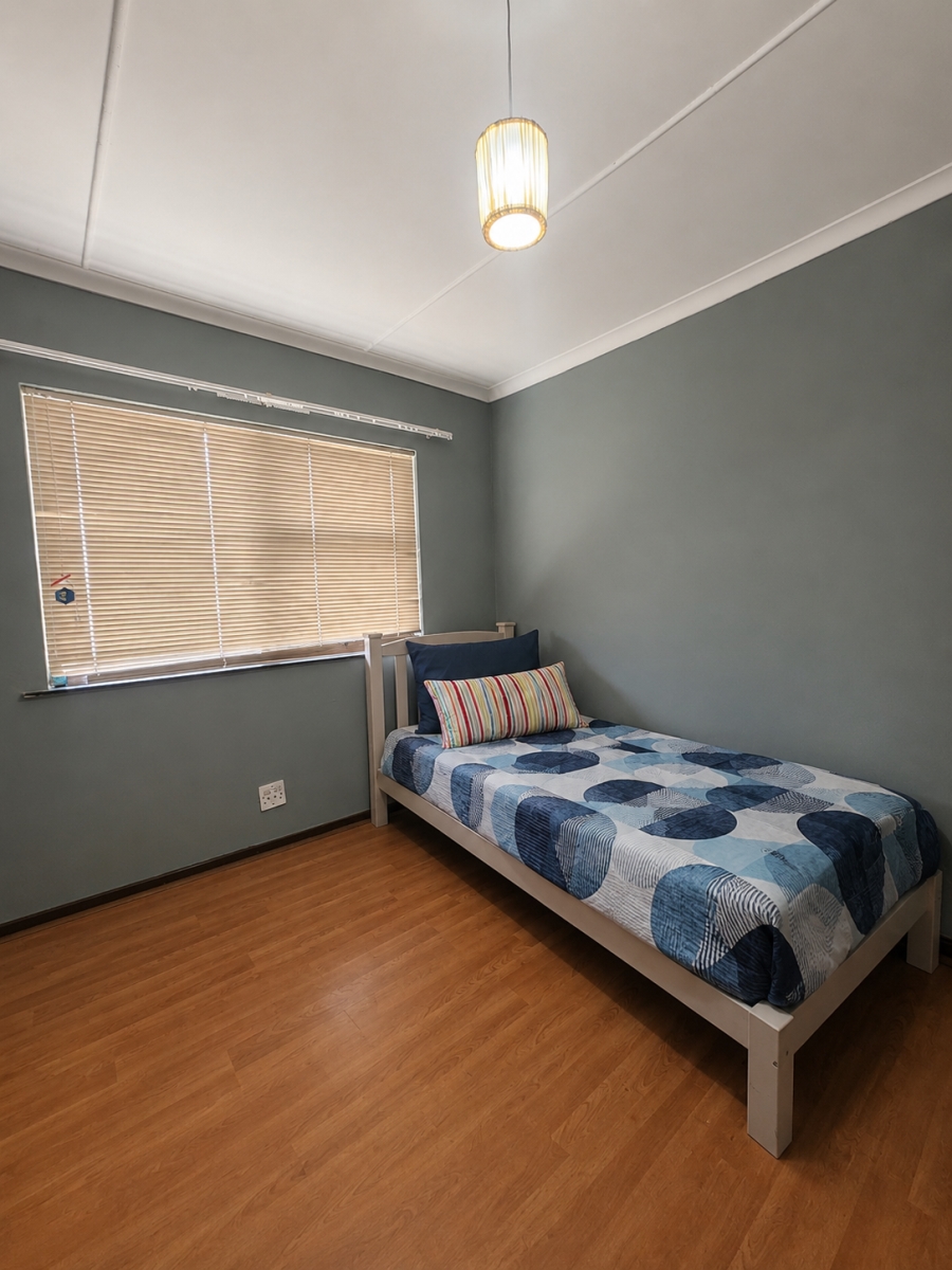 To Let 4 Bedroom Property for Rent in Eikendal Western Cape